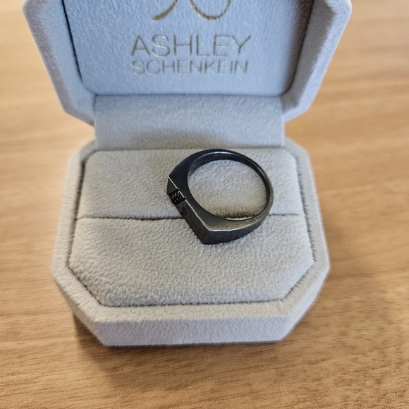 Sterling Silver Hammered Ring with Blue Saphires - Size 8 - Picture 3 of 5